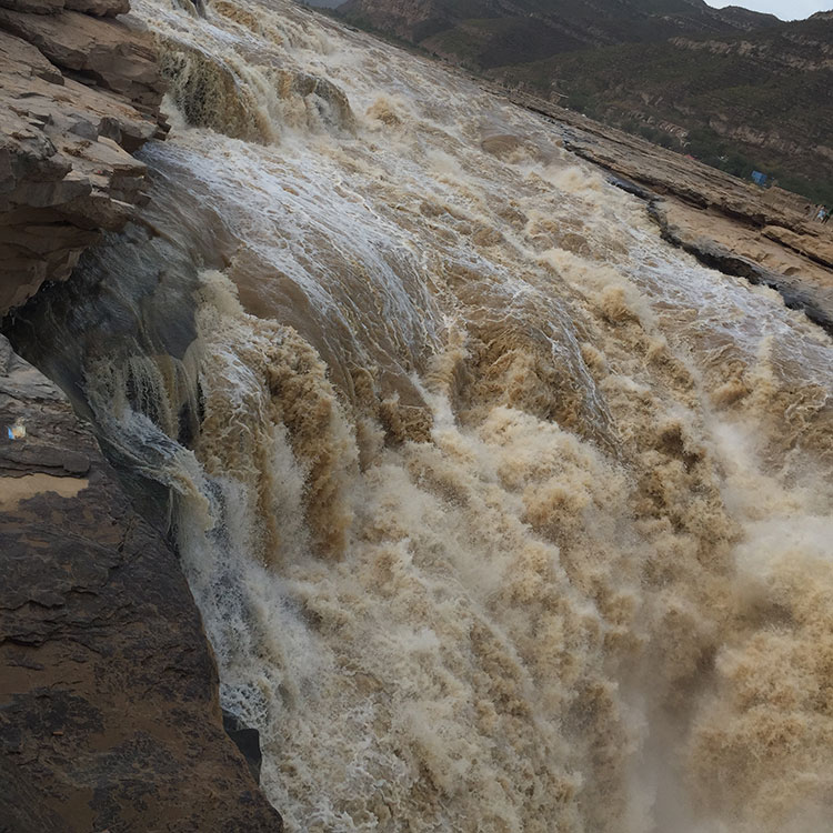 水流湍急的黄河水