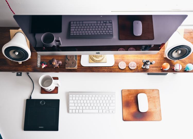 ホームオフィステーブルラップトップキーボードマウス