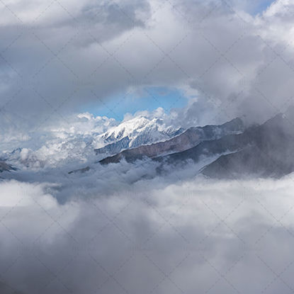 5. dağın tepesinde bulut deniz