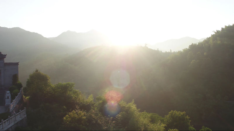 عکس های هوایی هوایی دریاچه ها و جنگل ها در صبح روز نور آفتاب 2