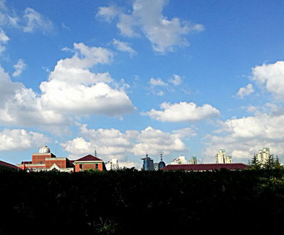 Campus Esquina En Pudong Shanghai Bajo El Cielo Azul