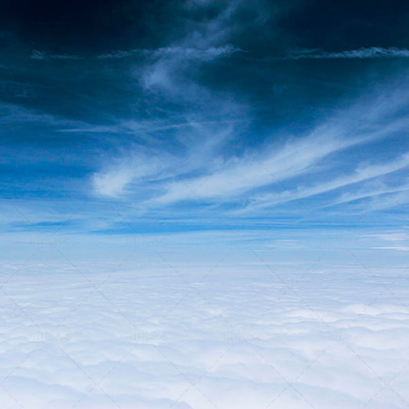 雲の上の空中写真