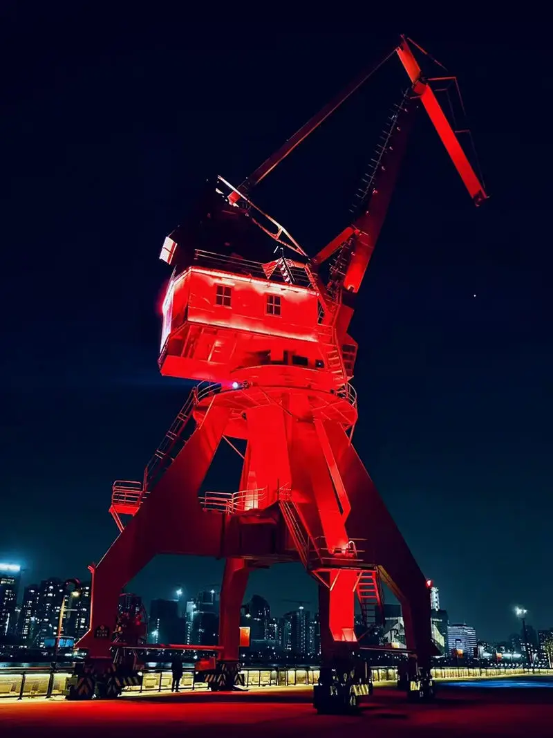 Imagem de cena noturna de cidade industrial