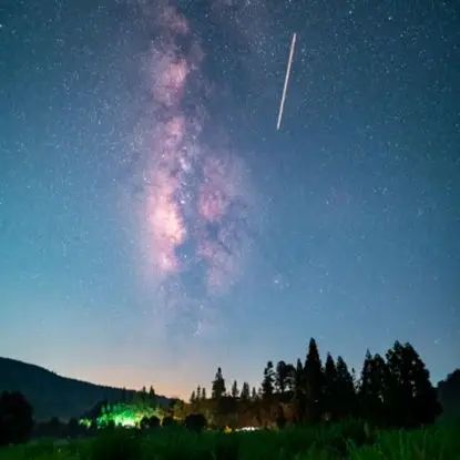 Noční obloha Mléčná dráha Meteor časosběrný mobilní záběry